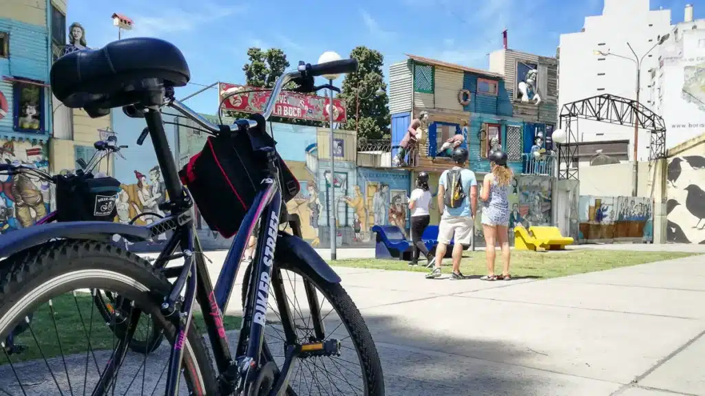 parada de un paseo en bici en la boca con biker street
