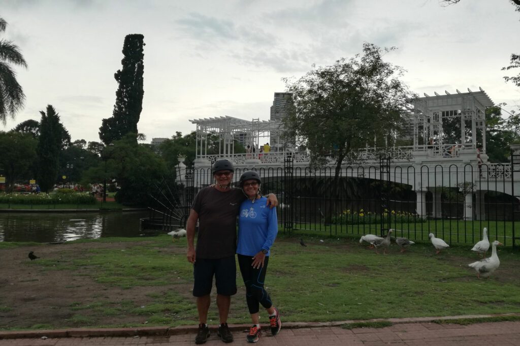 El Punte Griego de los Bosques de Palermo en Buenos Aires en un día nublado