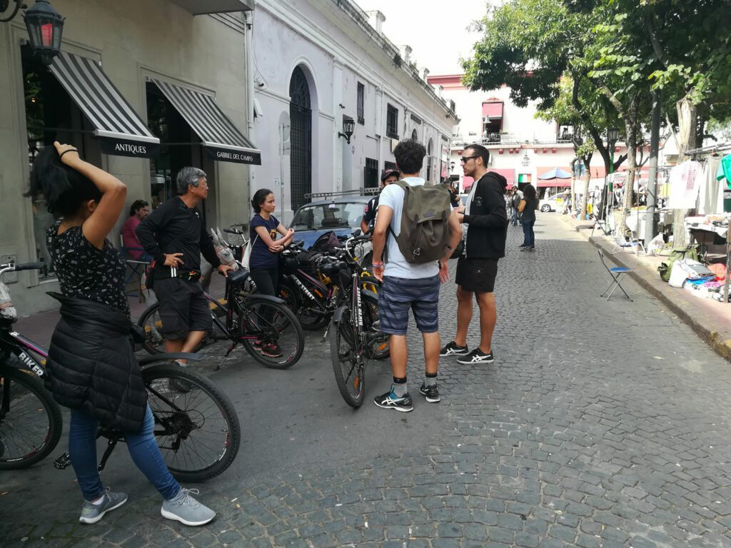 Plaza Dorrego y la Galeria French en El Barrio de San Telmo