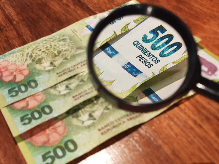 como detectar billetes falsos a simple vista