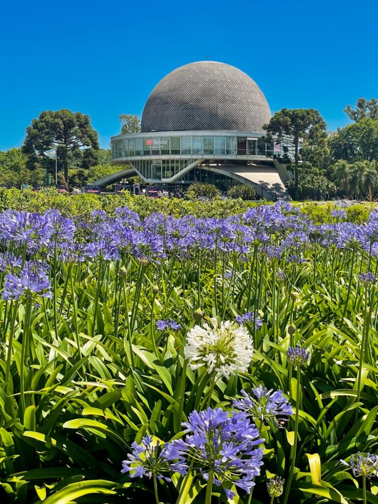 Planetario in Bosques de Palermo area