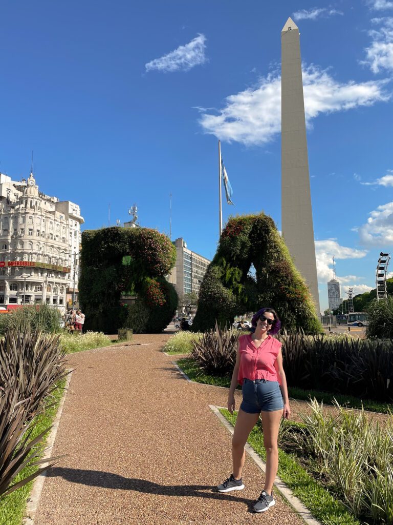 BA letters in front of the Obelisco