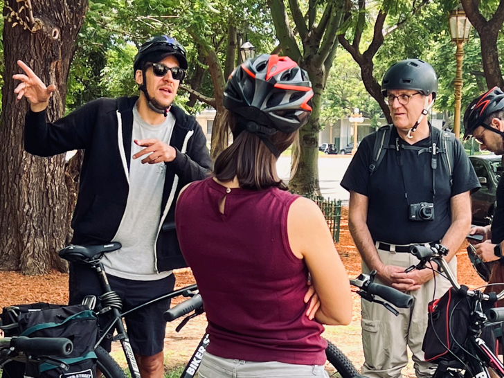 chating with a group about palermo chico area