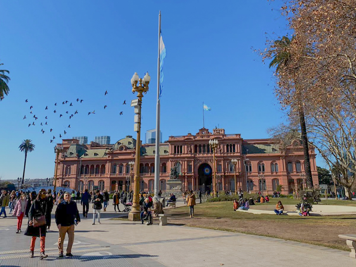 una foto de plaza de mayo y casa rosada