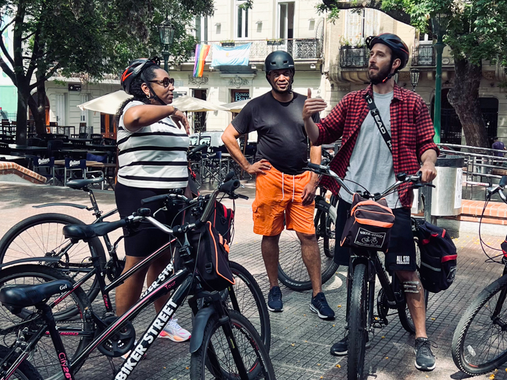 plaza dorrego à san telmo lors d'un arrêt à vélo
