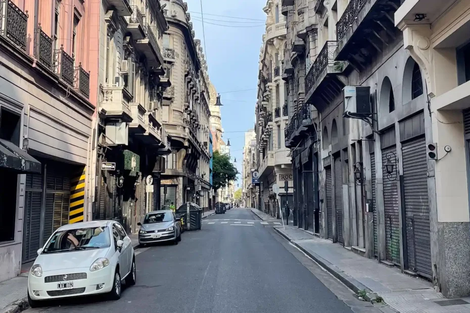 Calle tranquila en Buenos Aires