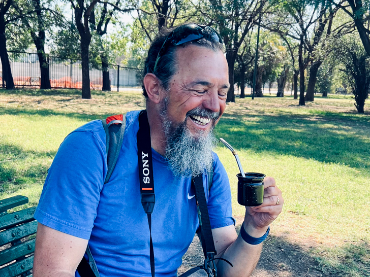 Degustação de mate durante passeio de bicicleta