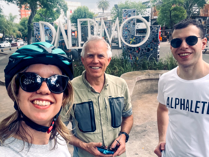 gilda una anfitriona de la calle bici en la zona de palermo