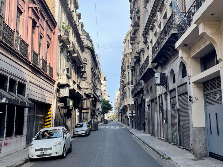 Imagen de una calle del centro de la ciudad de Buenos Aires.