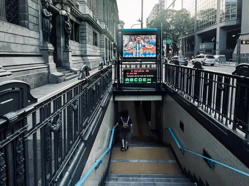 entrada del subte en buenos aires