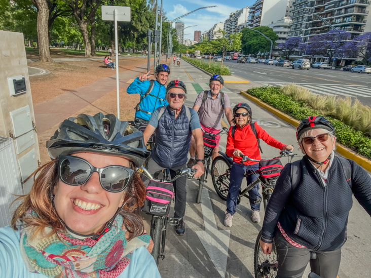 gilda witrh a group of people in a city tour