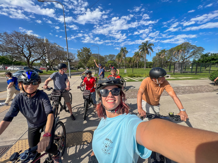 tour à vélo à Buenos Aires en prenant un selfie