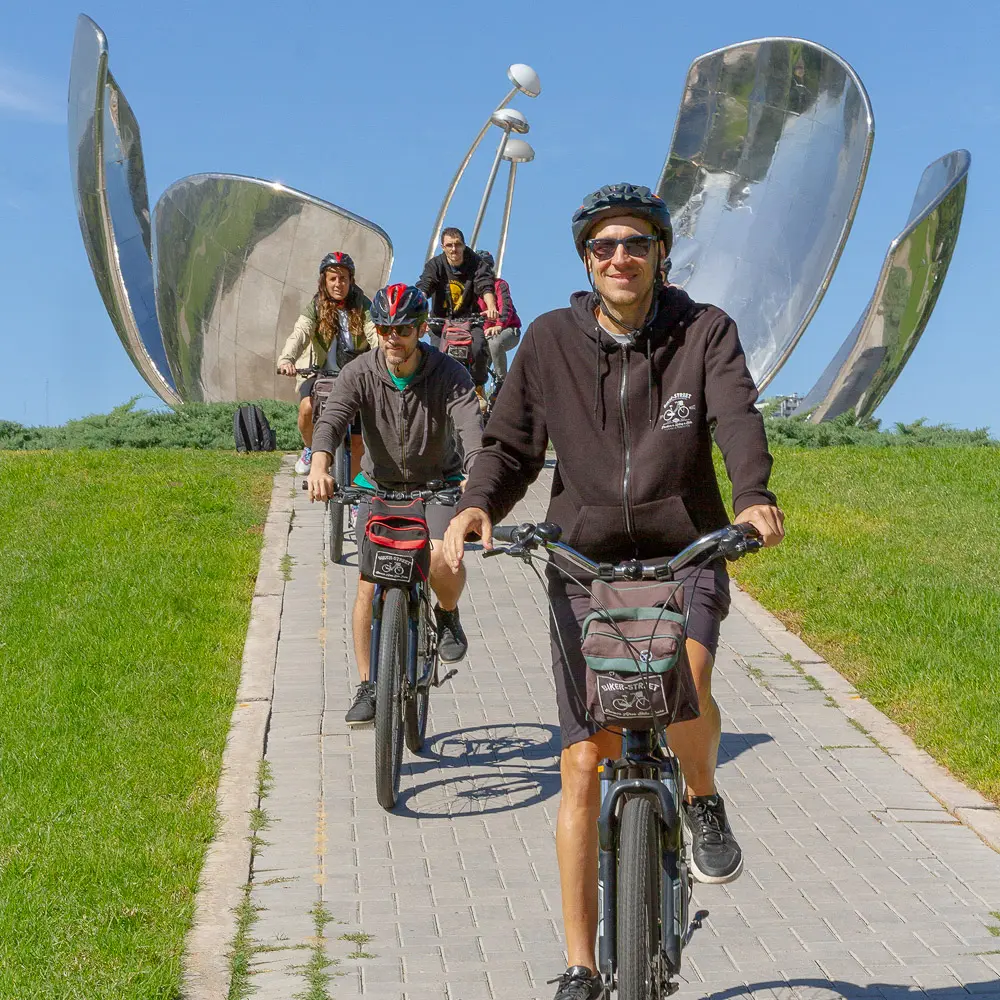 Recorrido privado en bicicleta para grupos visitando Floralis Generic en la ciudad de Buenos Aires.
